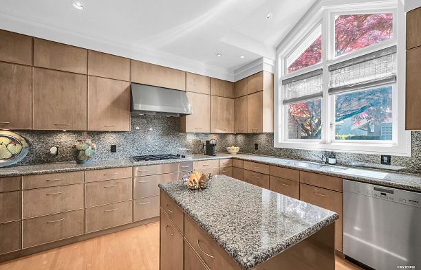 2722 W 31st Avenue MacKenzie Heights
