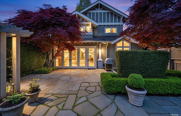 2722 W 31st Avenue MacKenzie Heights
