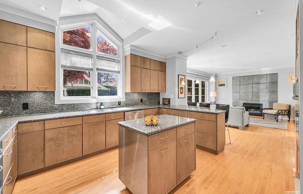 2722 W 31st Avenue MacKenzie Heights
