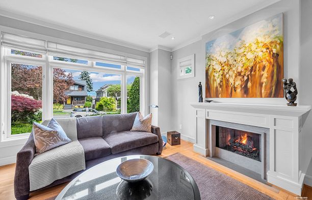 2722 W 31st Avenue MacKenzie Heights