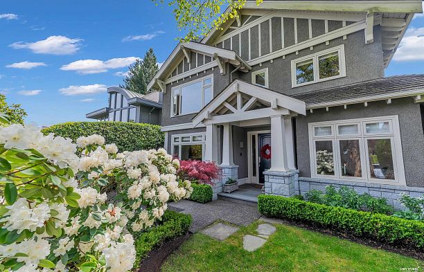 2722 W 31st Avenue MacKenzie Heights
