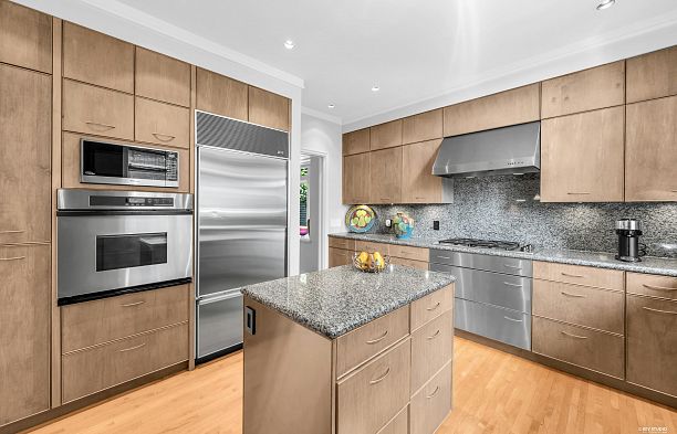 2722 W 31st Avenue MacKenzie Heights