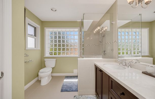 2407 W 18th Avenue Arbutus