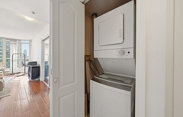 1705 867 Hamilton Street Downtown VW