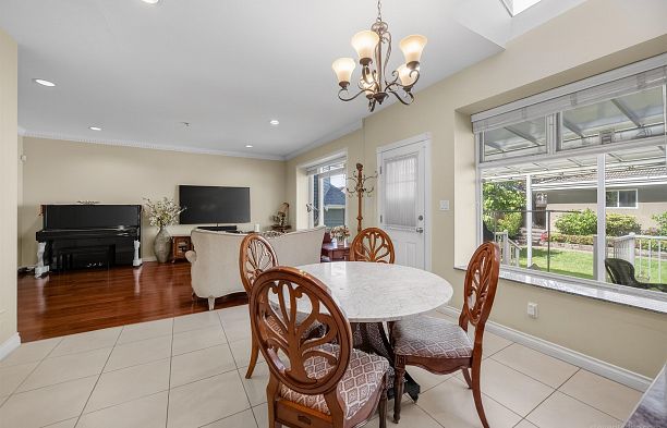 2407 W 18th Avenue Arbutus