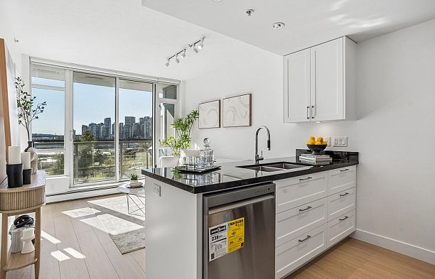 605 1708 Columbia Street False Creek