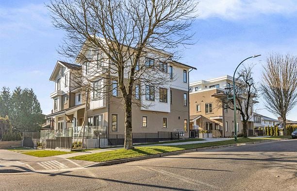 1008 W 52nd Avenue South Granville