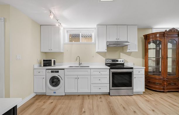 2407 W 18th Avenue Arbutus