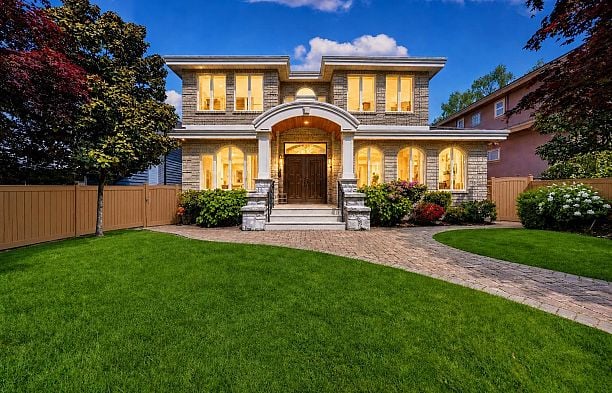 2407 W 18th Avenue Arbutus