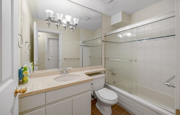 2407 W 18th Avenue Arbutus