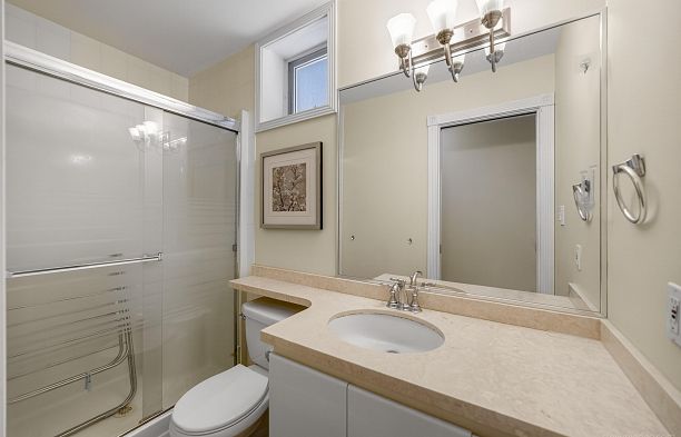 2407 W 18th Avenue Arbutus
