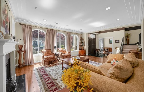 2407 W 18th Avenue Arbutus