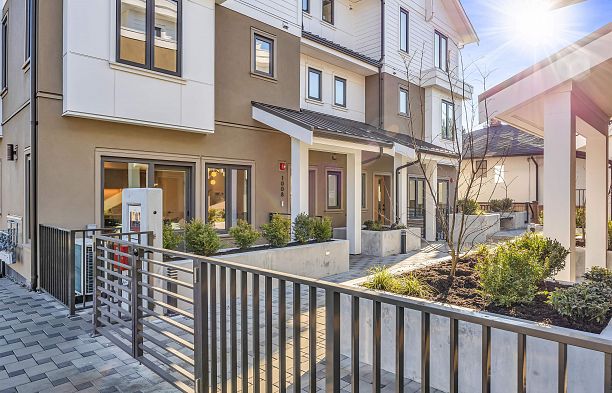 1008 W 52nd Avenue South Granville