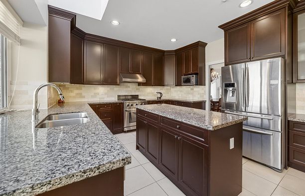 2407 W 18th Avenue Arbutus