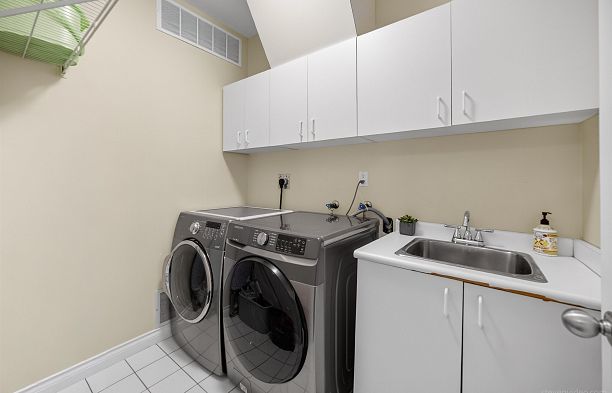 2407 W 18th Avenue Arbutus