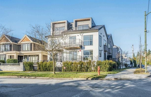 7359 Oak Street South Granville