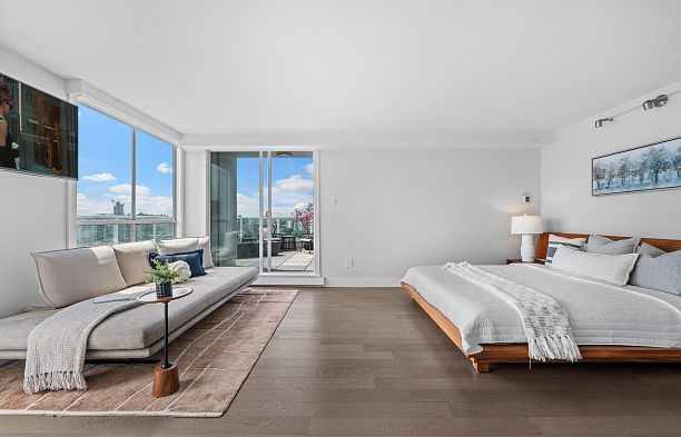 2403 1500 Howe Street Yaletown