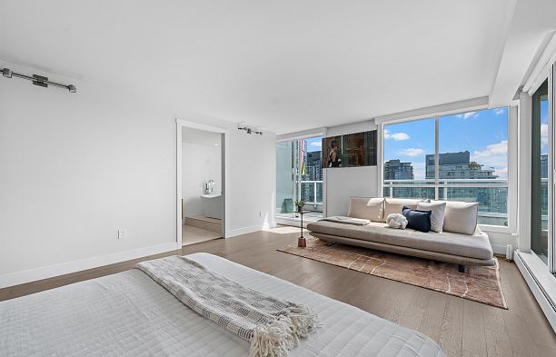 2403 1500 Howe Street Yaletown