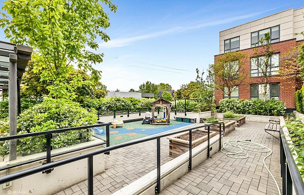 506 2477 Carolina Street Mount Pleasant VE