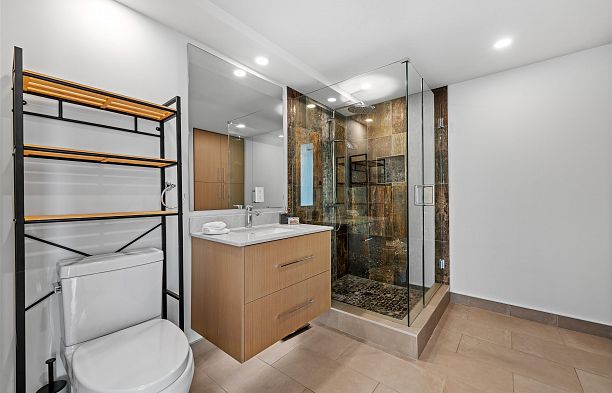 2403 1500 Howe Street Yaletown