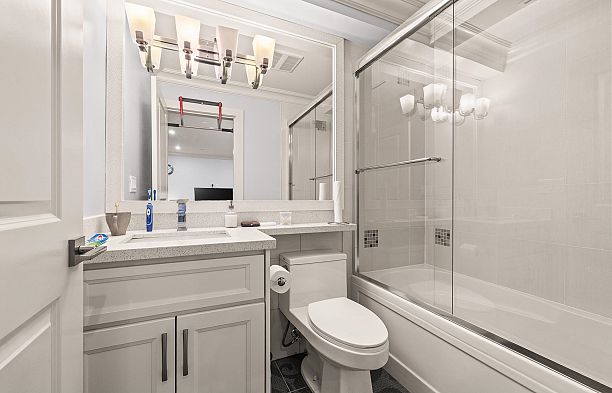 7547 Selkirk Street South Granville