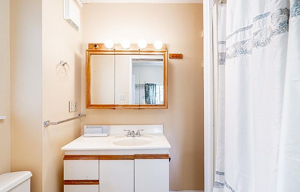 2720 W 24th Avenue Arbutus