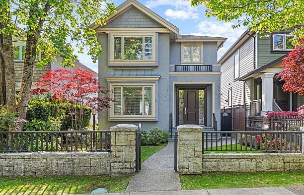 7547 Selkirk Street South Granville
