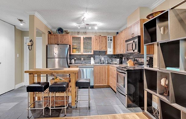 303 1234 Pendrell Street West End VW