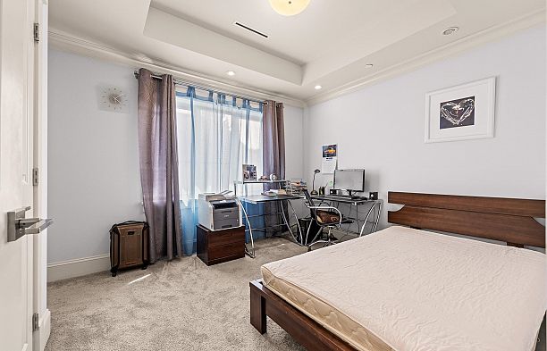7547 Selkirk Street South Granville