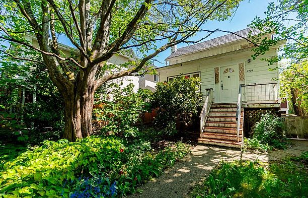 2720 W 24th Avenue Arbutus
