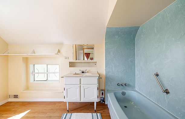 2720 W 24th Avenue Arbutus