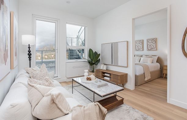 PH521 2471 St. George Street Mount Pleasant VE