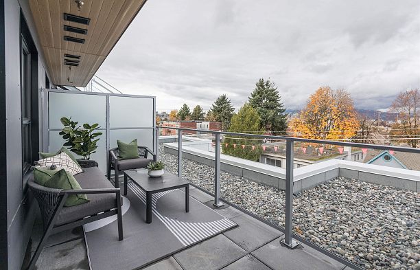PH521 2471 St. George Street Mount Pleasant VE