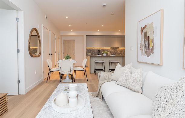 PH521 2471 St. George Street Mount Pleasant VE