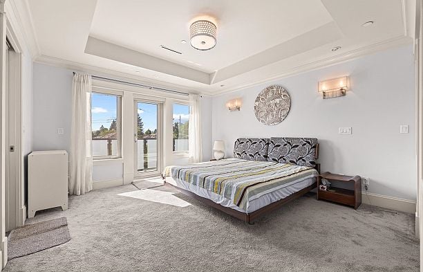 7547 Selkirk Street South Granville