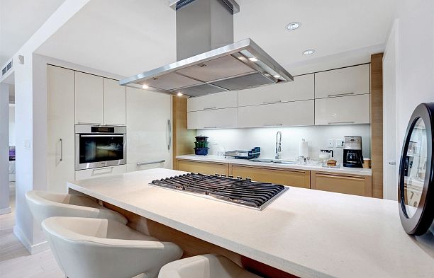 305 8 Smithe Mews Yaletown