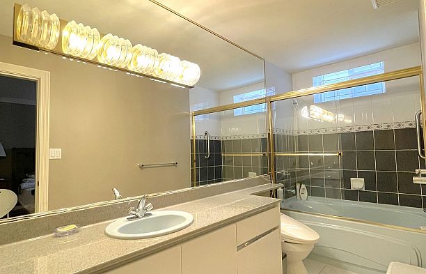 1120 W 58th Avenue South Granville