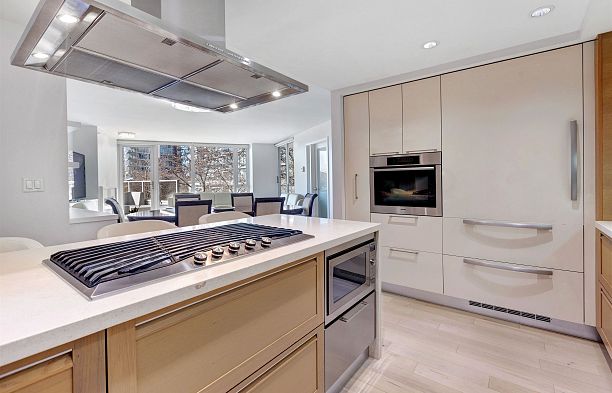 305 8 Smithe Mews Yaletown
