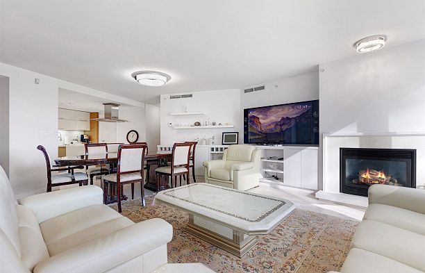 305 8 Smithe Mews Yaletown