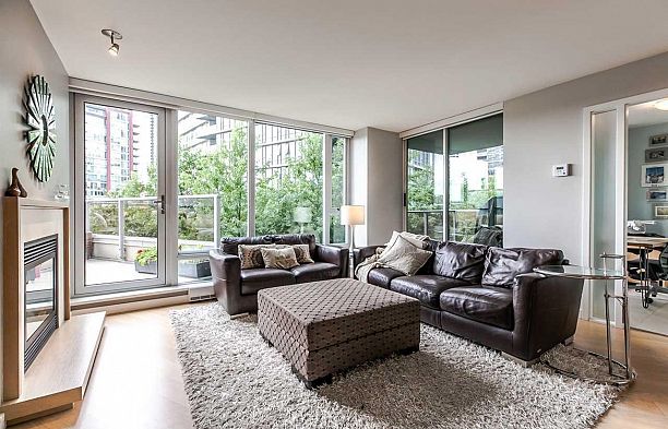 305 8 Smithe Mews Yaletown