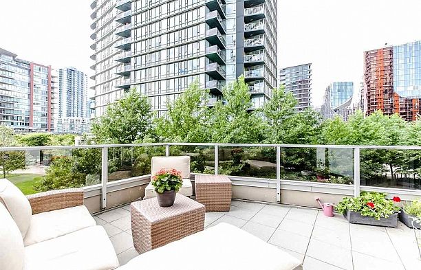 305 8 Smithe Mews Yaletown