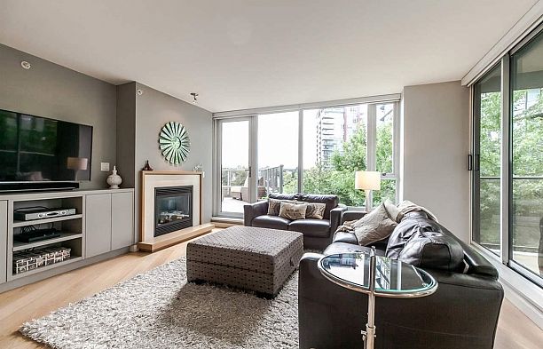 305 8 Smithe Mews Yaletown
