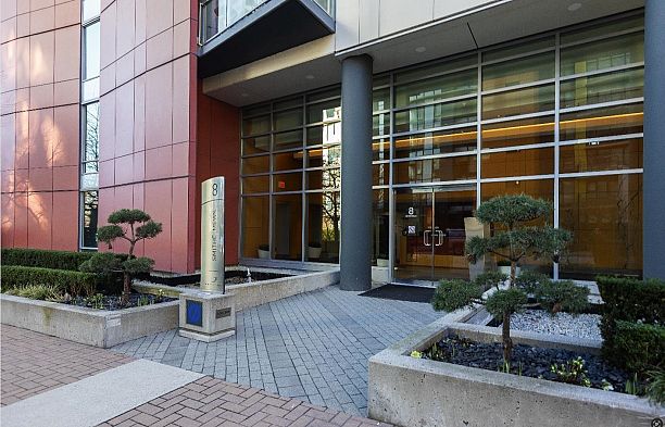 305 8 Smithe Mews Yaletown