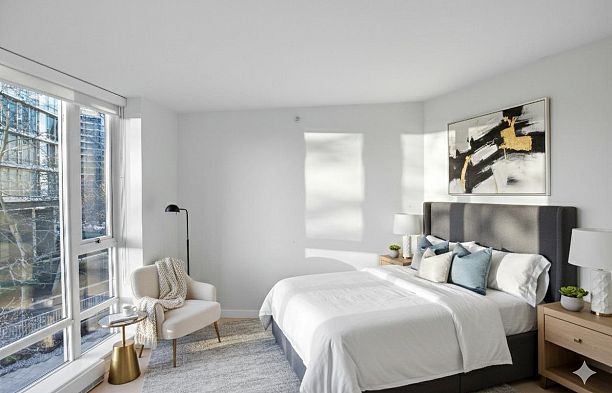 305 8 Smithe Mews Yaletown