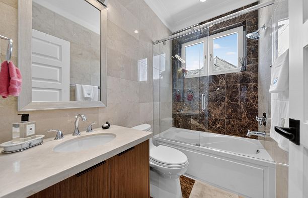 2664 W 22 Avenue Arbutus