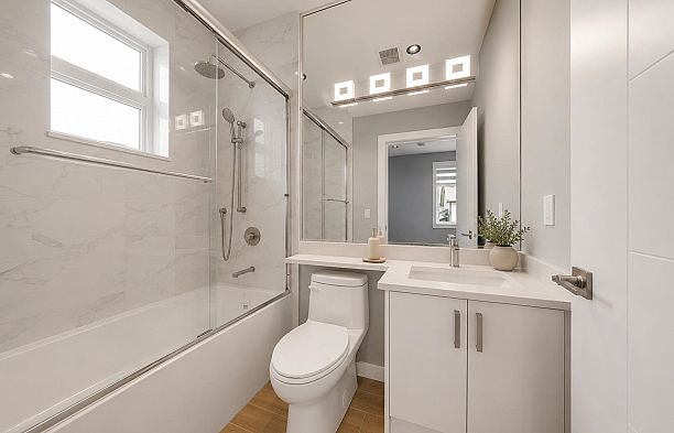 2 2559 W King Edward Avenue Arbutus