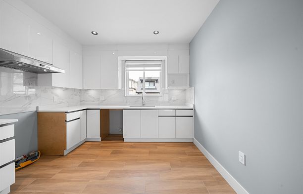2 2559 W King Edward Avenue Arbutus