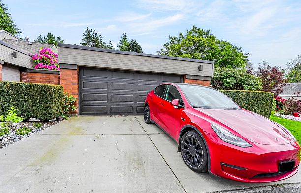 423 Greensboro Place South Cambie