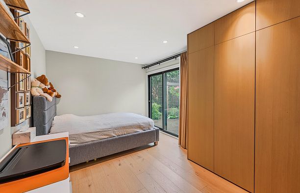 423 Greensboro Place South Cambie