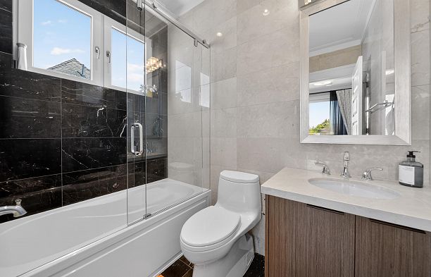 2664 W 22 Avenue Arbutus